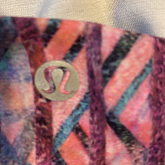 Cute Lululemon size 6 bra - Picture 3 of 3